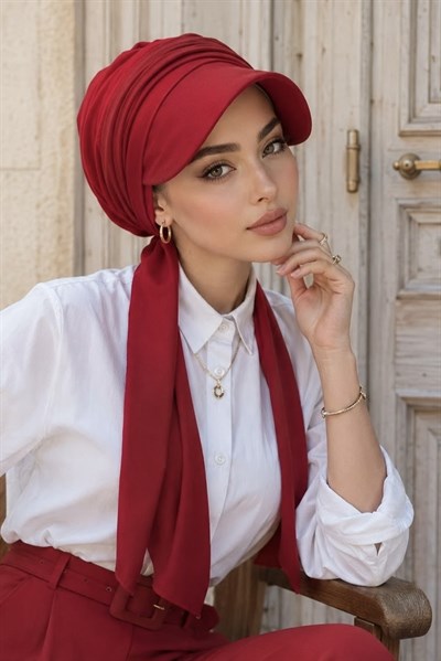 Kırmızı Fularlı Şapka Bone