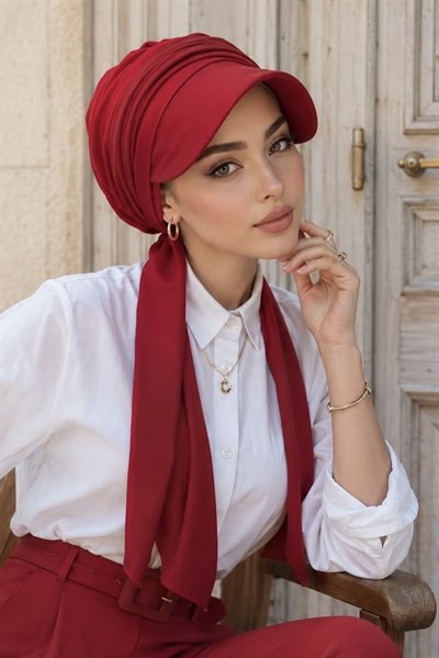 Kırmızı Fularlı Şapka Bone