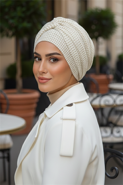 Krem Ajurlu Hazır Burgu Detaylı Bone