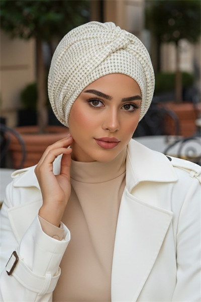 Krem Ajurlu Hazır Burgu Detaylı Bone