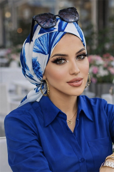 Lacivert Beyaz Yaprak Desen Çapraz Bone