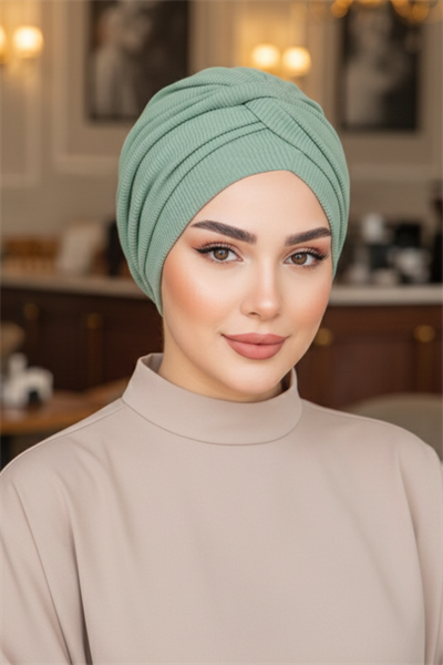 Pastel Yeşil Burgu Detaylı Bone