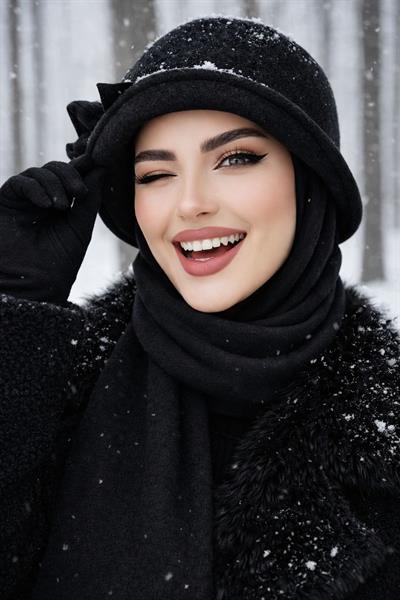 Siyah Aksesuarlı Atkılı Vintage Şapka
