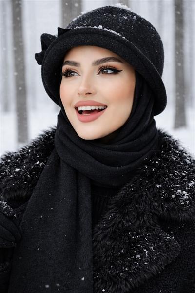 Siyah Aksesuarlı Atkılı Vintage Şapka