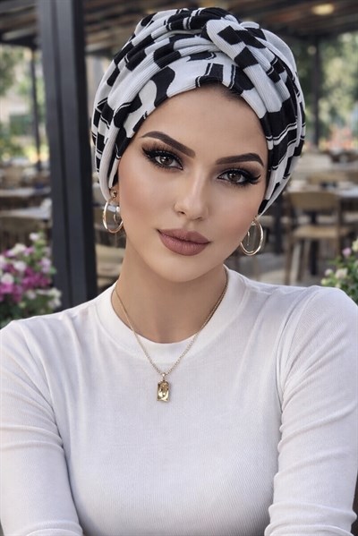 Siyah Beyaz Desenli Burgulu Bone