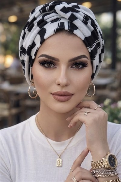 Siyah Beyaz Desenli Burgulu Bone