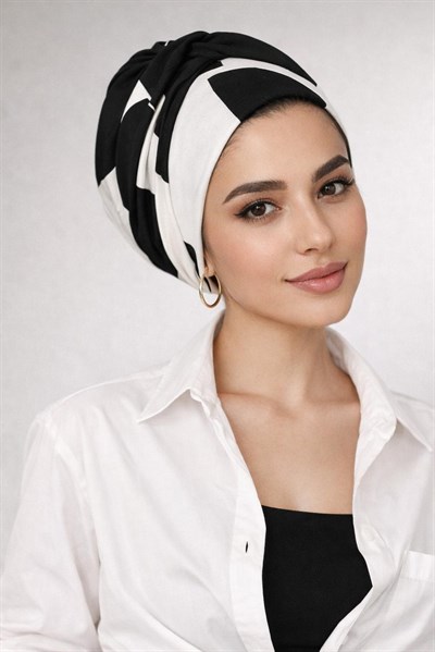 Siyah Beyaz Geometrik Desenli Burgu Bantlı Bone