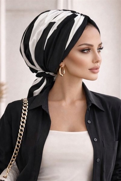 Siyah Beyaz Geometrik Tokalı Bone