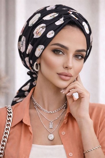 Siyah Beyaz Hazır Tokalı Bone