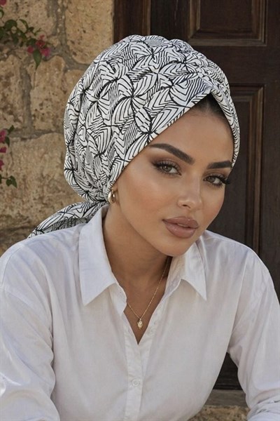 Siyah Beyaz Helezon Desen Tokalı Bone