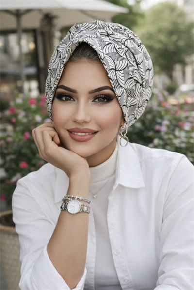 Siyah Beyaz Spiral Desenli Tesettür Şapka Bone