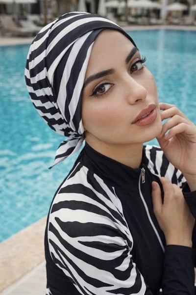 Siyah Beyaz Zebra Çapraz Havuz - Deniz Bonesi