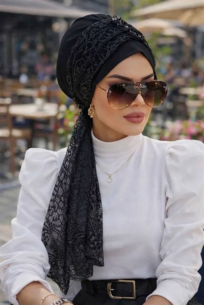 Siyah Dantel Fularlı Bone