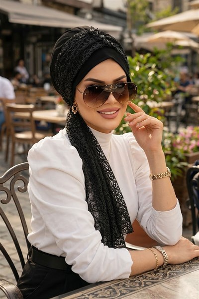 Siyah Dantel Fularlı Bone