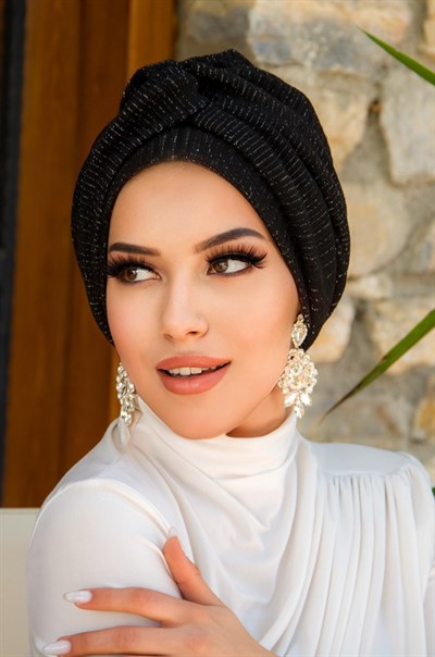 Siyah Fitilli Burgu Detaylı Bone