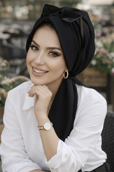 Siyah Fularlı Şapka Bone