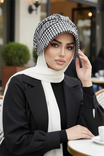 Siyah Kazayağı Kaşe Şapkalı Bone