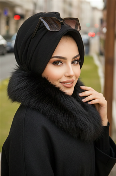 Siyah Kışlık Şapkalı Bone