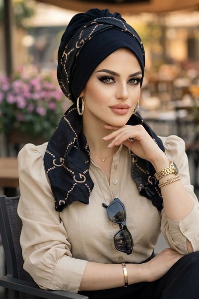 Siyah Marka Desen Fularlı Bone