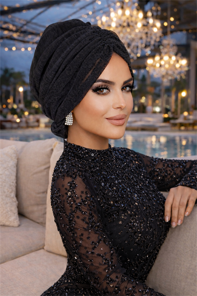 Siyah Piliseli Abiye Tokalı Bone