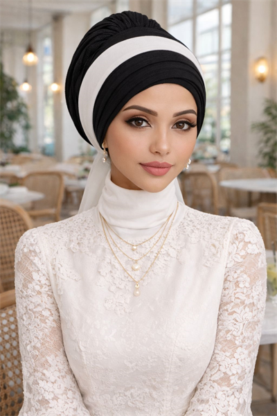 Siyah Piliseli Fularlı Bone