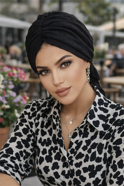 Siyah  Ponpon Tokalı Bone