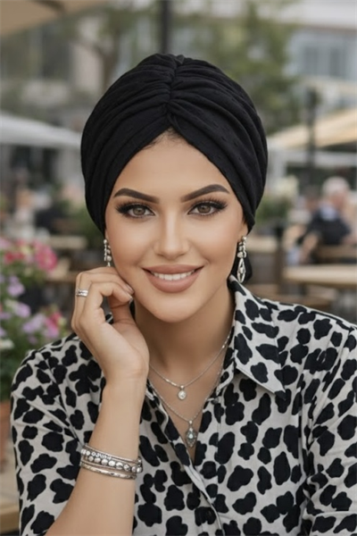 Siyah  Ponpon Tokalı Bone