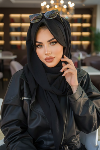 Siyah Şapkalı Şal