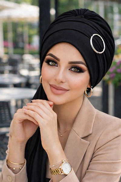 Siyah Toka Detaylı Atkılı Bone