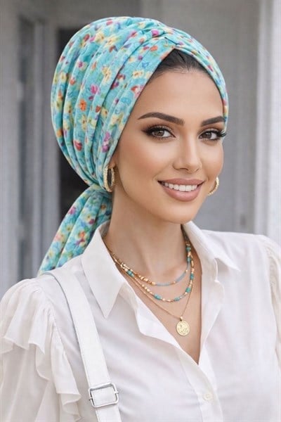Turkuaz Çiçek Desen Tokalı Bone