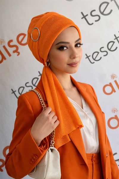 Turuncu Toka Detaylı Atkılı Bone