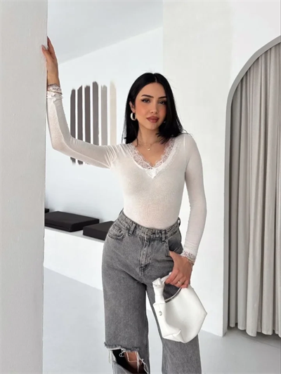 Dantel Detaylı V Yaka Arkası V Yaka Kaşmir Dokulu Uzun Kollu Bluz - Beyaz