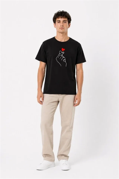 Erkek Kore Parmak Kalp Aşk Temalı Minimal Baskılı Tişört Yazlık Kısa Kol T-Shirt - Siyah