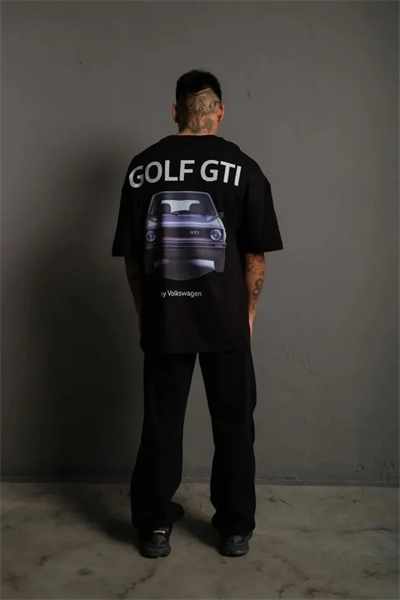 Erkek Oversize Baskılı Tişört – Golf GTI Retro Araba Desenli, Ön - Arka Dijital Baskı, Sokak Modası Stil - Siyah