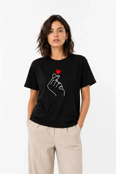 Kore Parmak Kalp Aşk Temalı Minimal Baskılı Tişört Yazlık Kısa Kol T-Shirt - Siyah