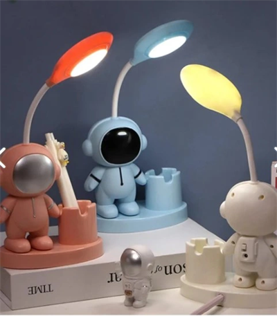 LED Astronot Masa Lambası Ve Kalemlik