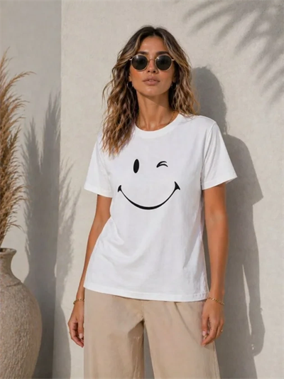 Minimal Gülümseyen Yüz Baskılı Tişört Kısa Kol Yazlık T-Shirt - Beyaz