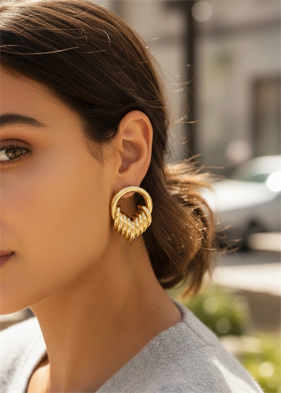 Pirinç Gold Renk Halka Sarmal Model Vintage Kadın Küpe