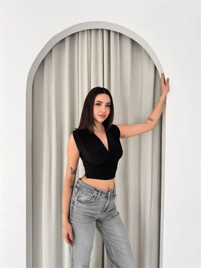 Vatkalı Kolsuz V Yaka Drapeli Crop Bluz Likralı Fit - Siyah