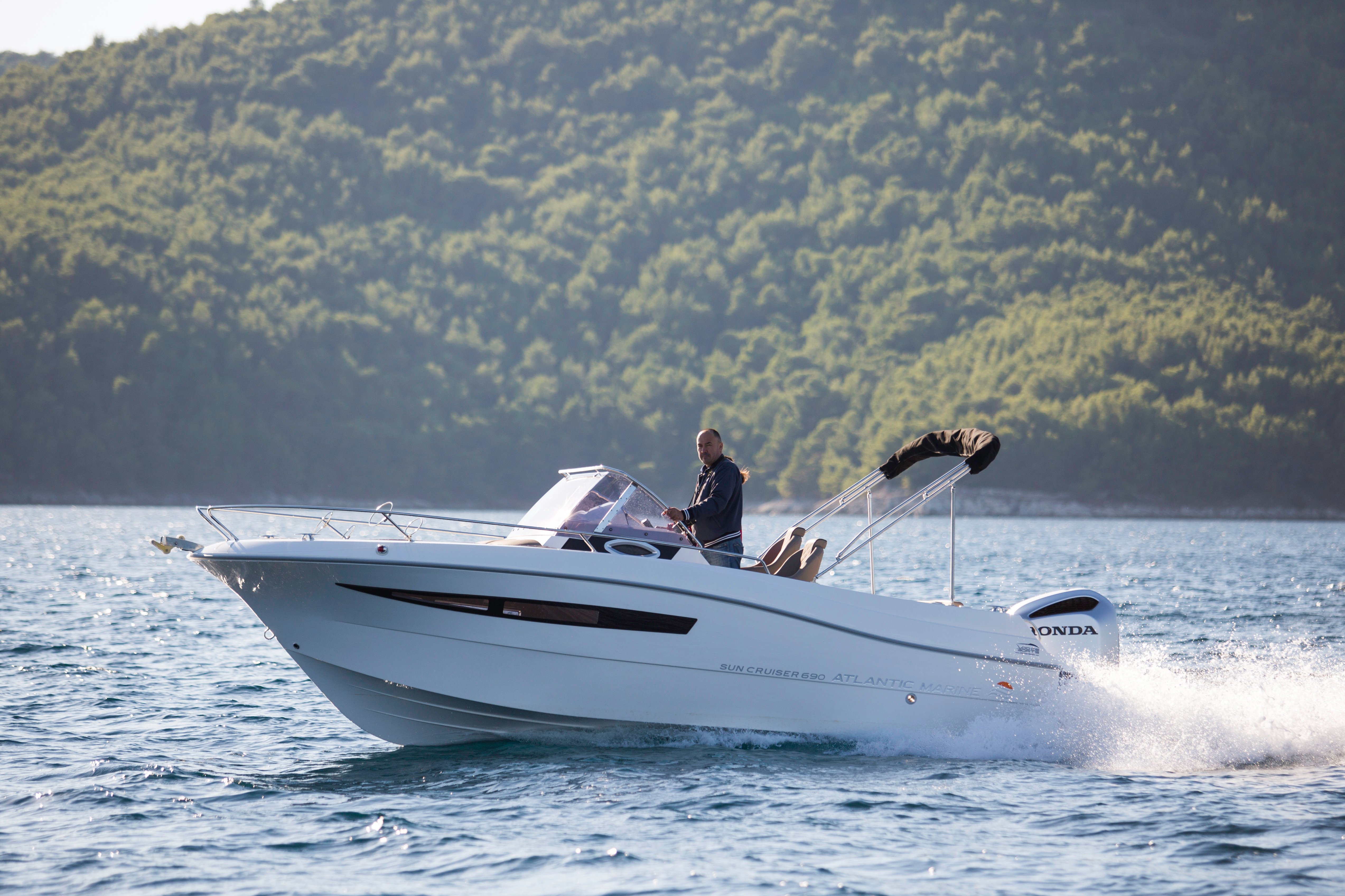 Atlantic Marine 690 Sun Cruiser