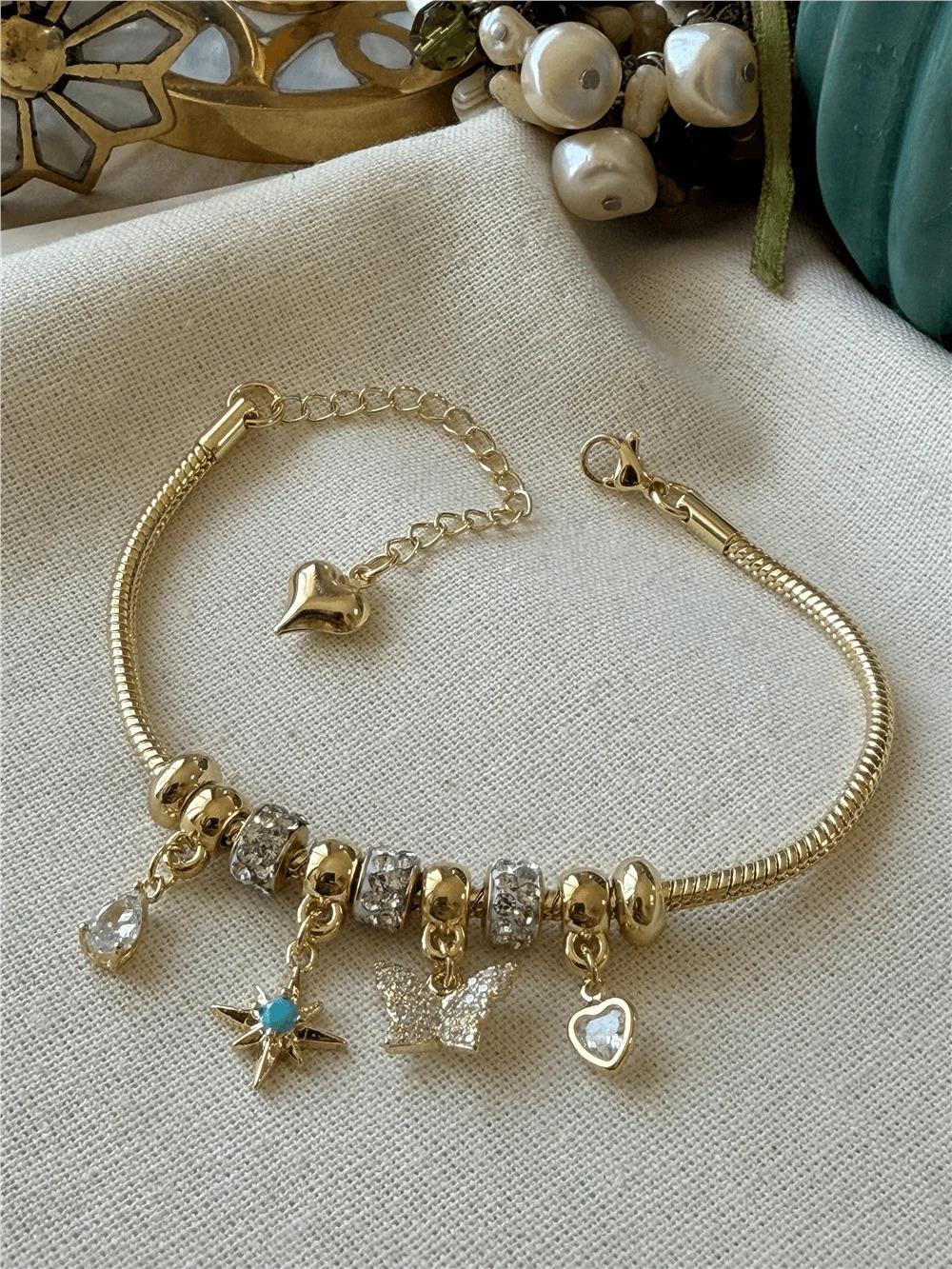 VİP SERİ KELEBEK MODEL MAVİ TAŞ KUTUP YILDIZI DETAY GOLD CHARM BİLEKLİK