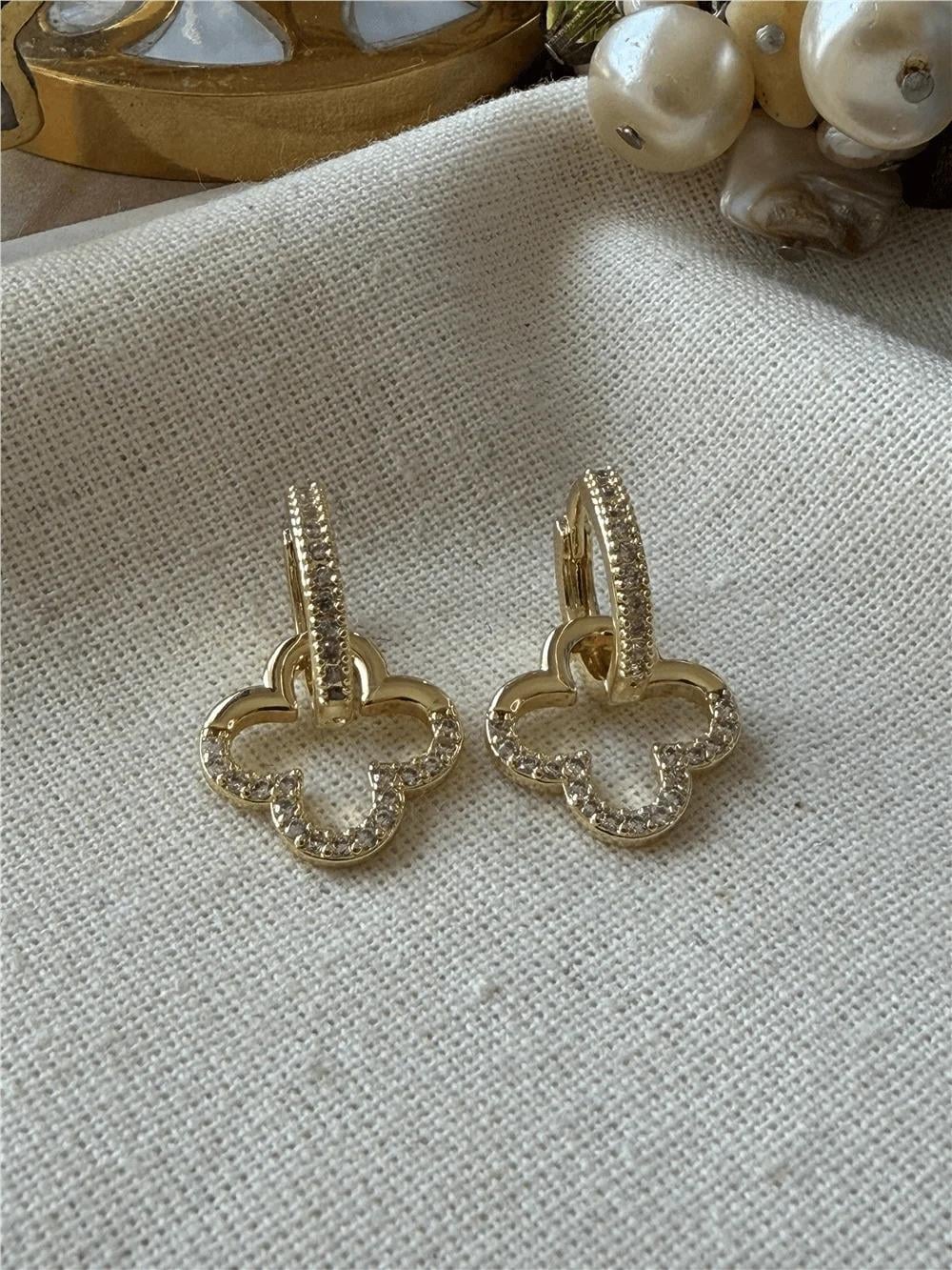 VIP SERİ 14K TAŞLI CLEEF CHARMLI GOLD KÜPE