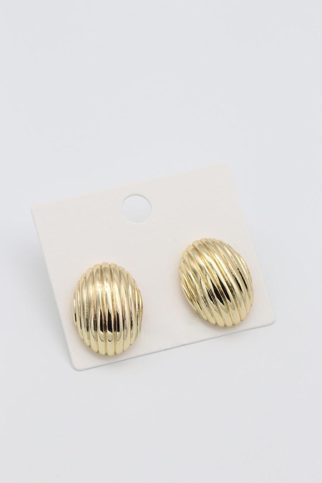 VİP SERİ BOMBELİ ÇİZGİLİ PLAKA MODEL GOLD KÜPE