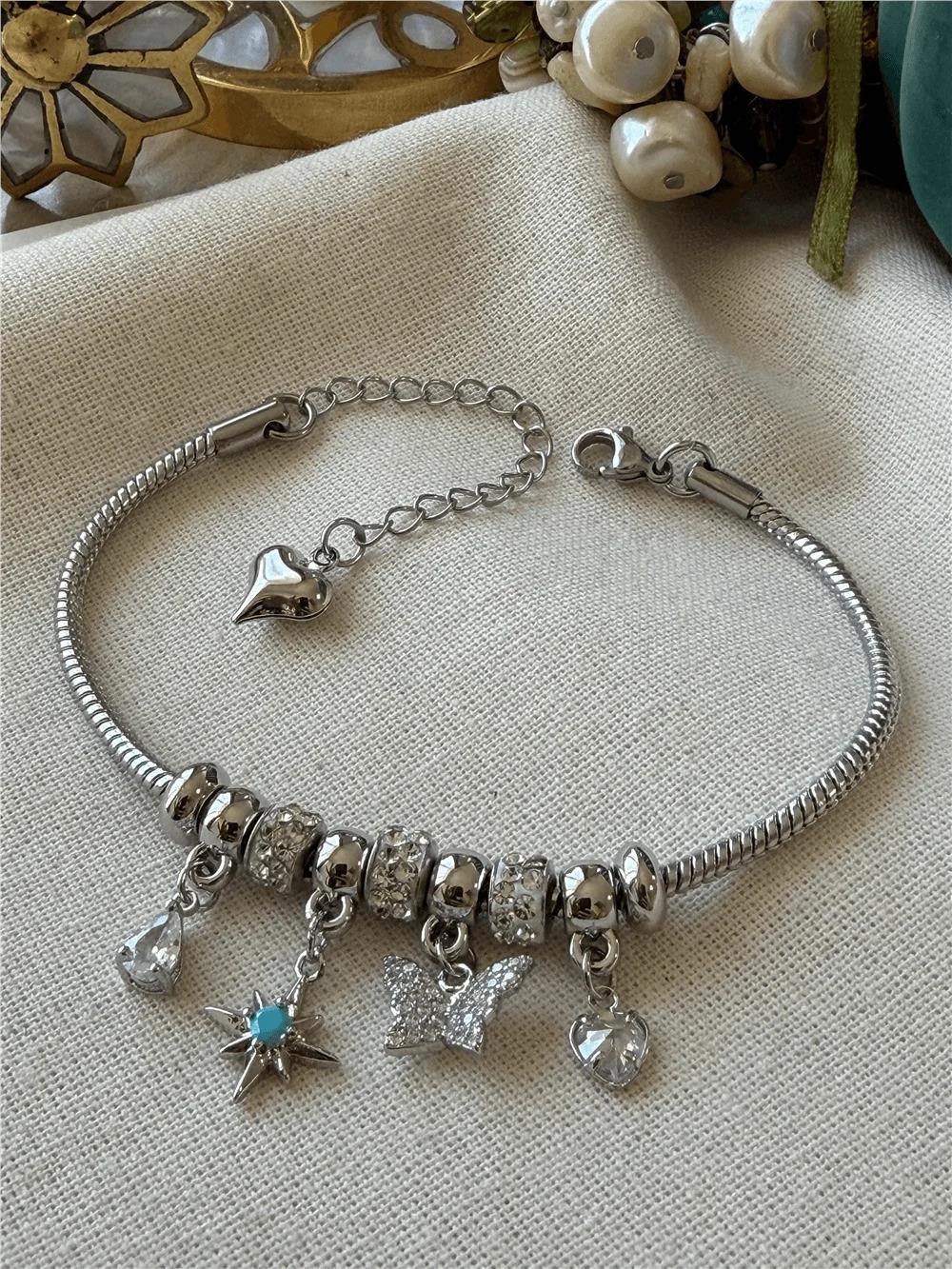 VİP SERİ KELEBEK MODEL MAVİ TAŞ KUTUP YILDIZI DETAY SİLVER CHARM BİLEKLİK