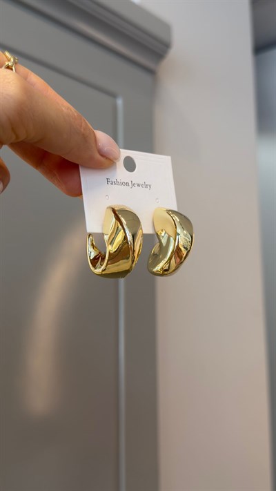 Kıvrımlı Kalın Gold Halka Model Küpe