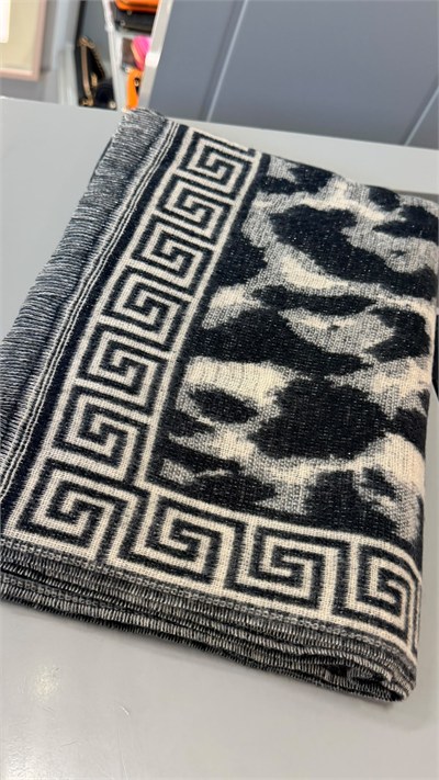 Leopar Desenli Siyah Renk Yün Şal 70x200