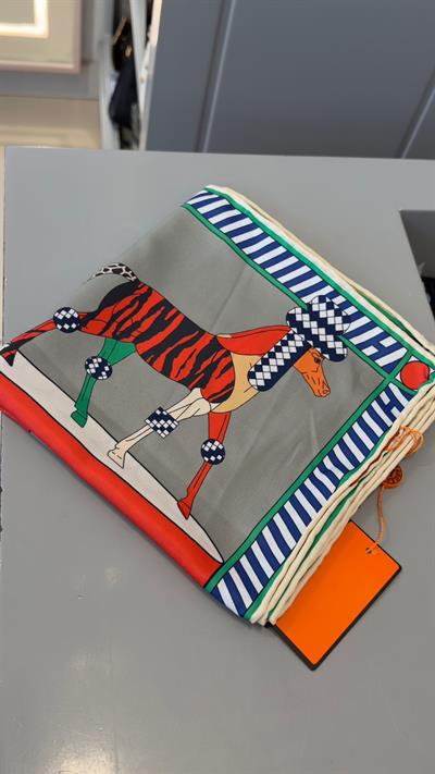 Marka Model At Detaylı Turuncu 90x90 İpek Fular