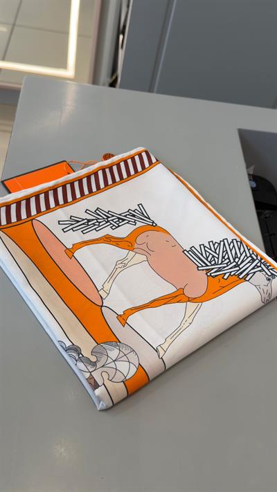 Marka Model At Detaylı Turuncu-Krem 90x90 İpek Fular