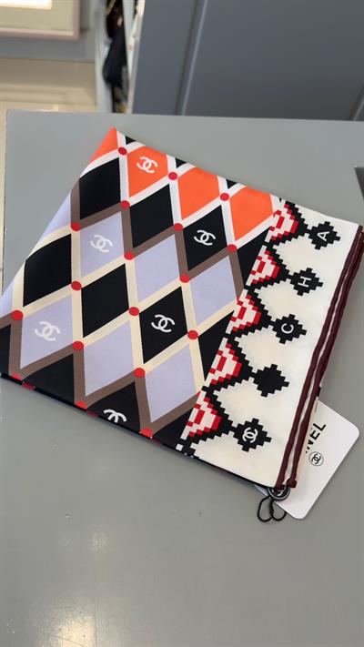 Marka Model Baklava Desenli Turuncu Renk 90x90 İpek Fular