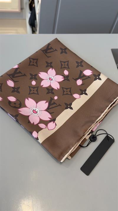 Marka Model Çiçek Desenli Kahverengi 90x90 İpek Fular